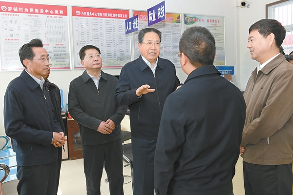 李锦斌在岳西县潜山县宣讲党的十九大精神